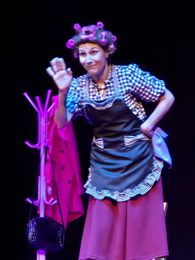Margarita saluda al público